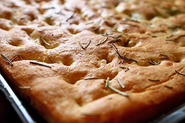 Focaccia alla genovese στο φούρνο