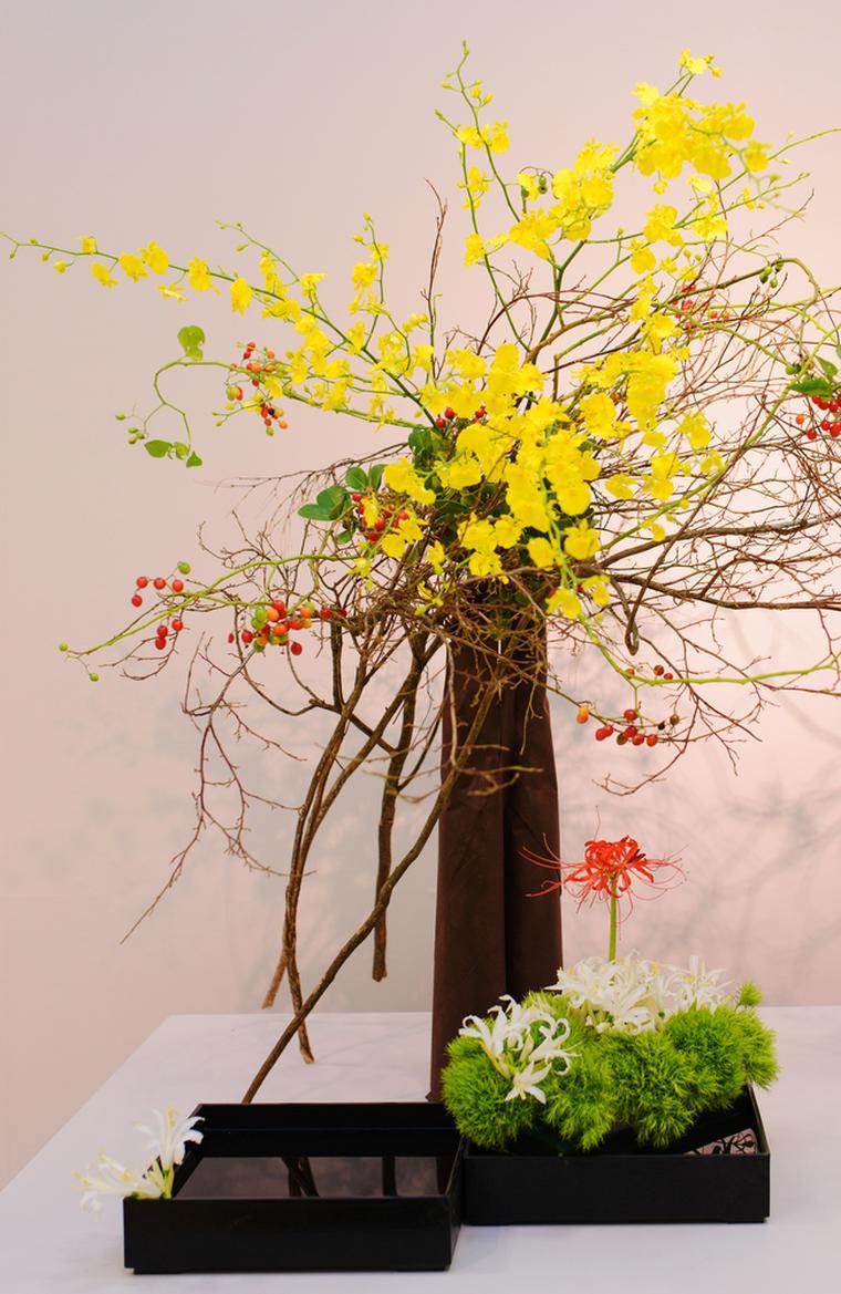 Τι είναι η ikebana και ποια μηνύματα μεταφέρει η ιαπωνική τέχνη των λουλουδιών;